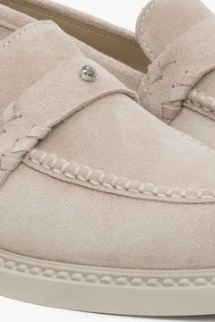 Light beige Penny loafers made of premium Italian genuine velour by Estro – details.