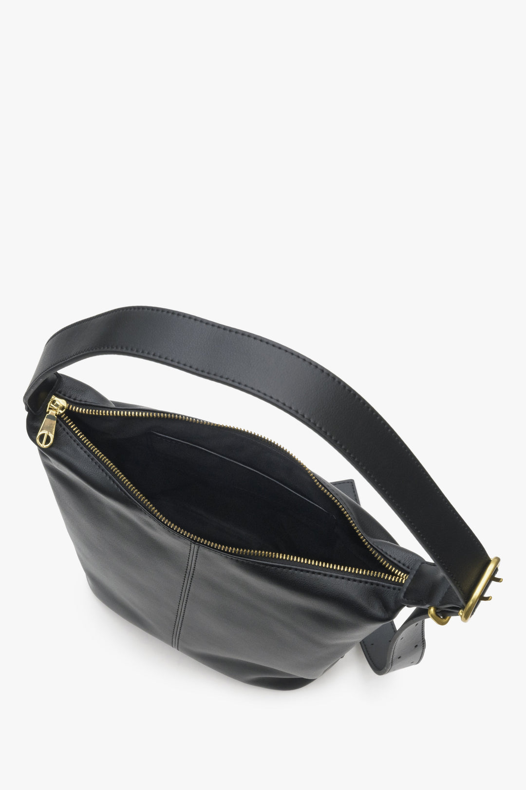Women's black leather Estro handbag - close-up on the interior of the model.