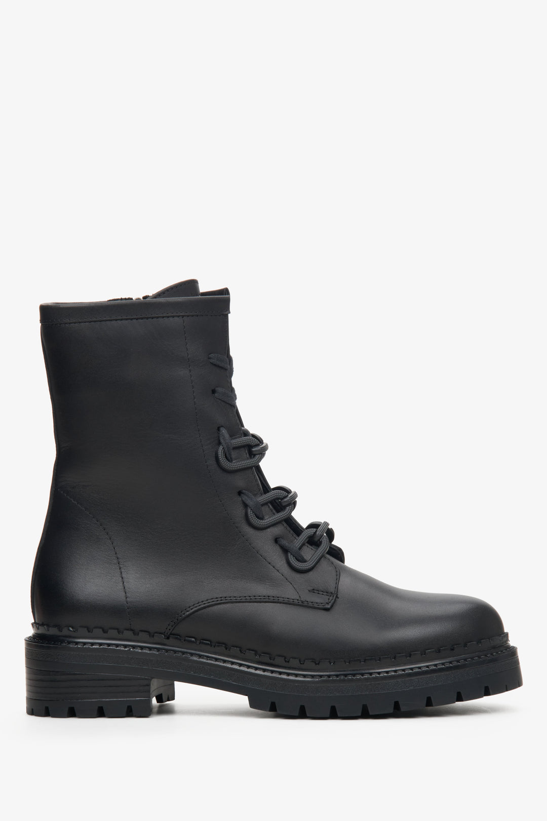Women's ankle boots in black Estro - shoe profile.