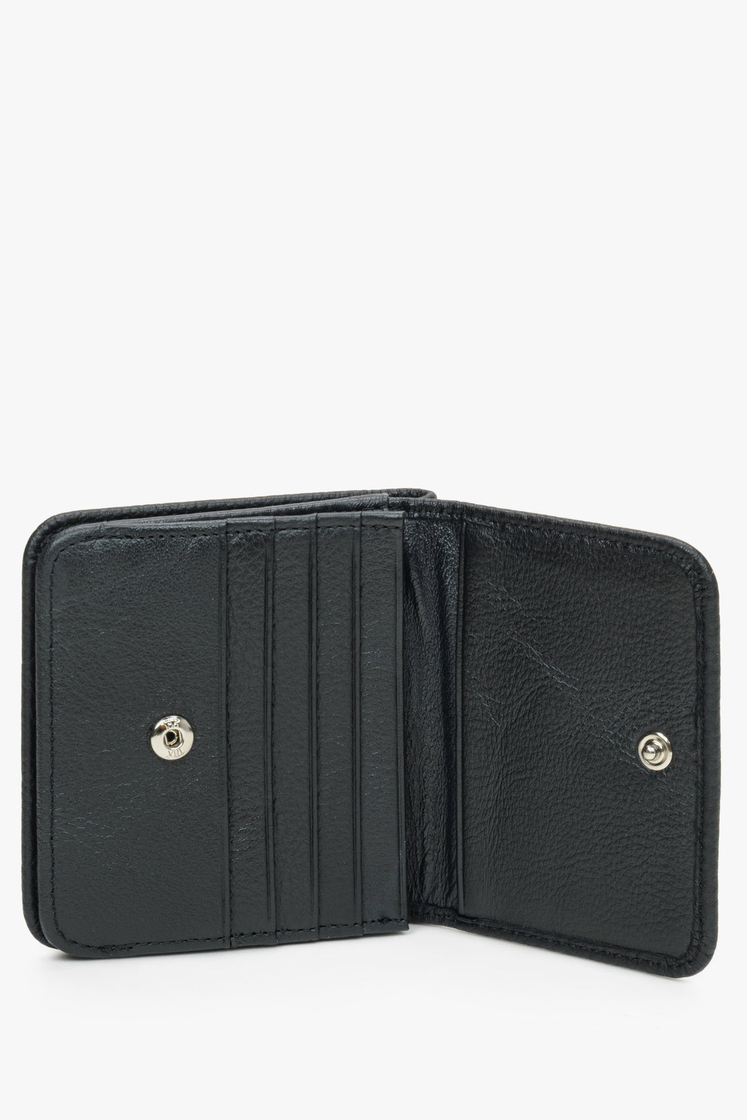 Compact men's wallet - Estro billfold in black - interior presentation.