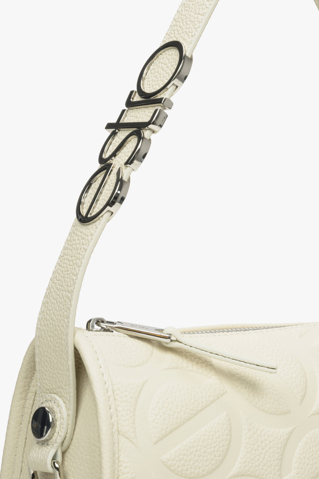 Women's cream beige shoulder bag - a close-up on details.