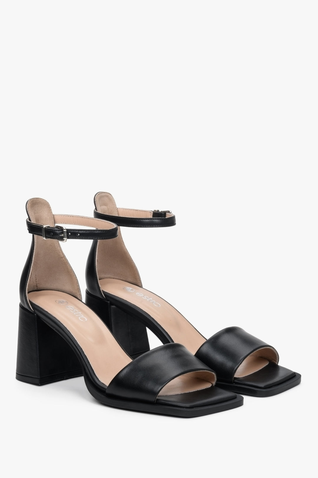 Estro block-heeled black sandals - presentation of the toe and side line of the summer footwear.