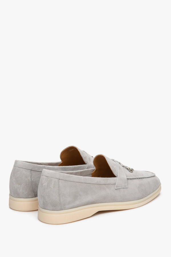 Women's grey velour tassel loafers Estro.