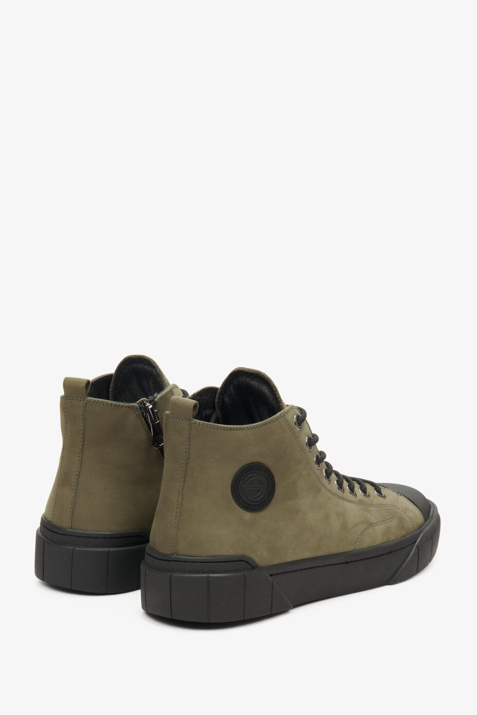 High-top green men's lace-up sneakers by Estro.
