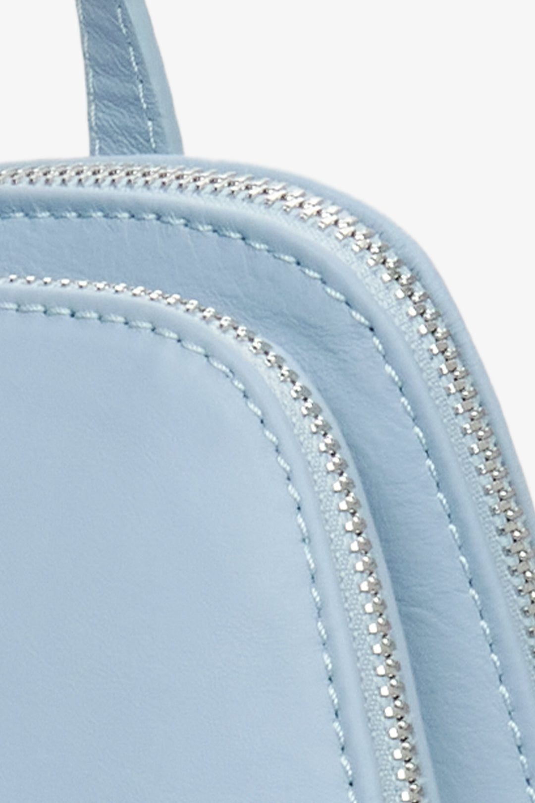 Light blue backpack made of genuine Italian leather by Estro - close-up on detail.