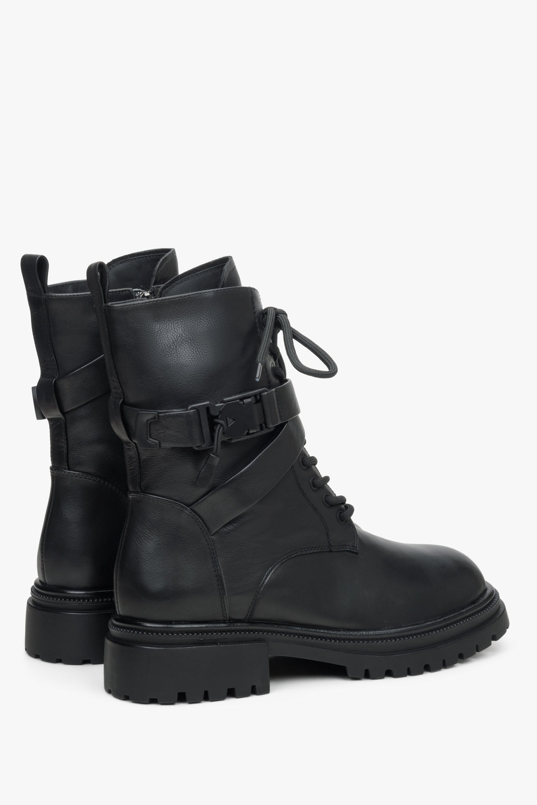 Women's insulated black winter boots by Estro - close-up on the side line and heel counters.