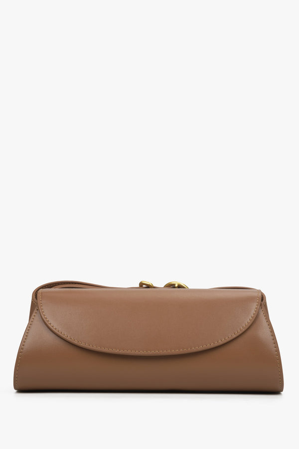 Brown elongated handbag made of Estro genuine leather.