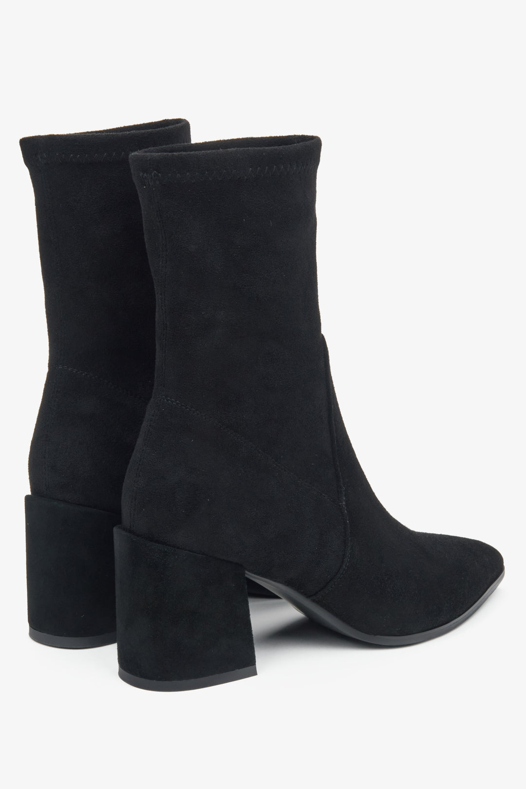 Black women's ankle boots made of genuine velour with an elastic upper and block heel by Estro - close-up of the back and side profile.