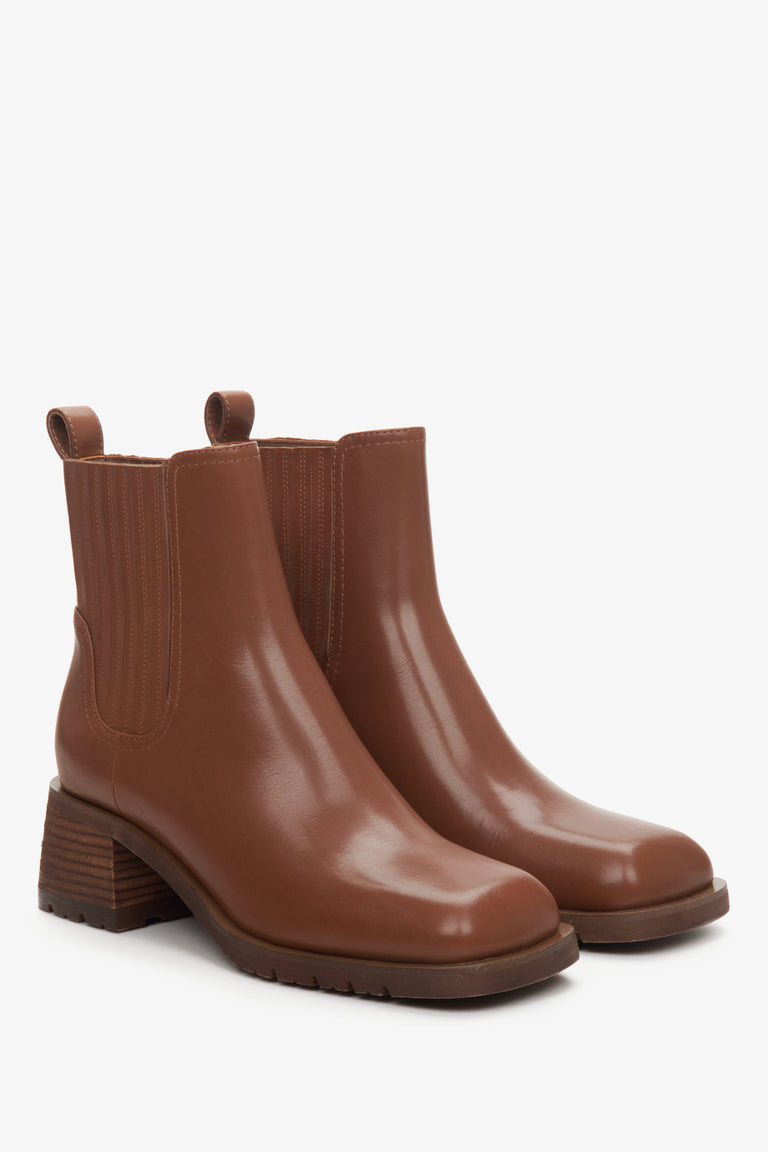 Women's brown leather low-heeled chelsea boots.