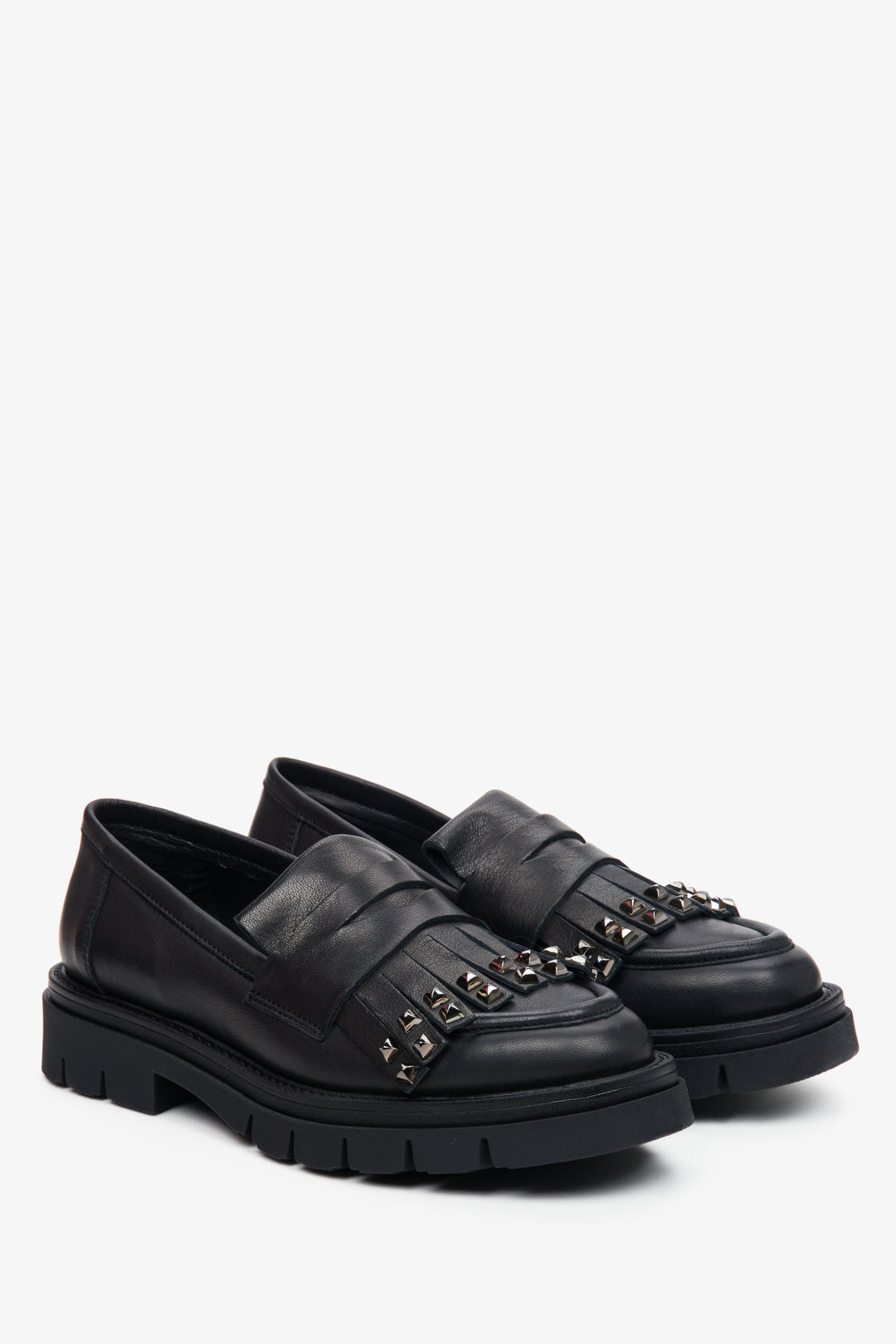 Women's black loafers made of Italian genuine leather by Estro.