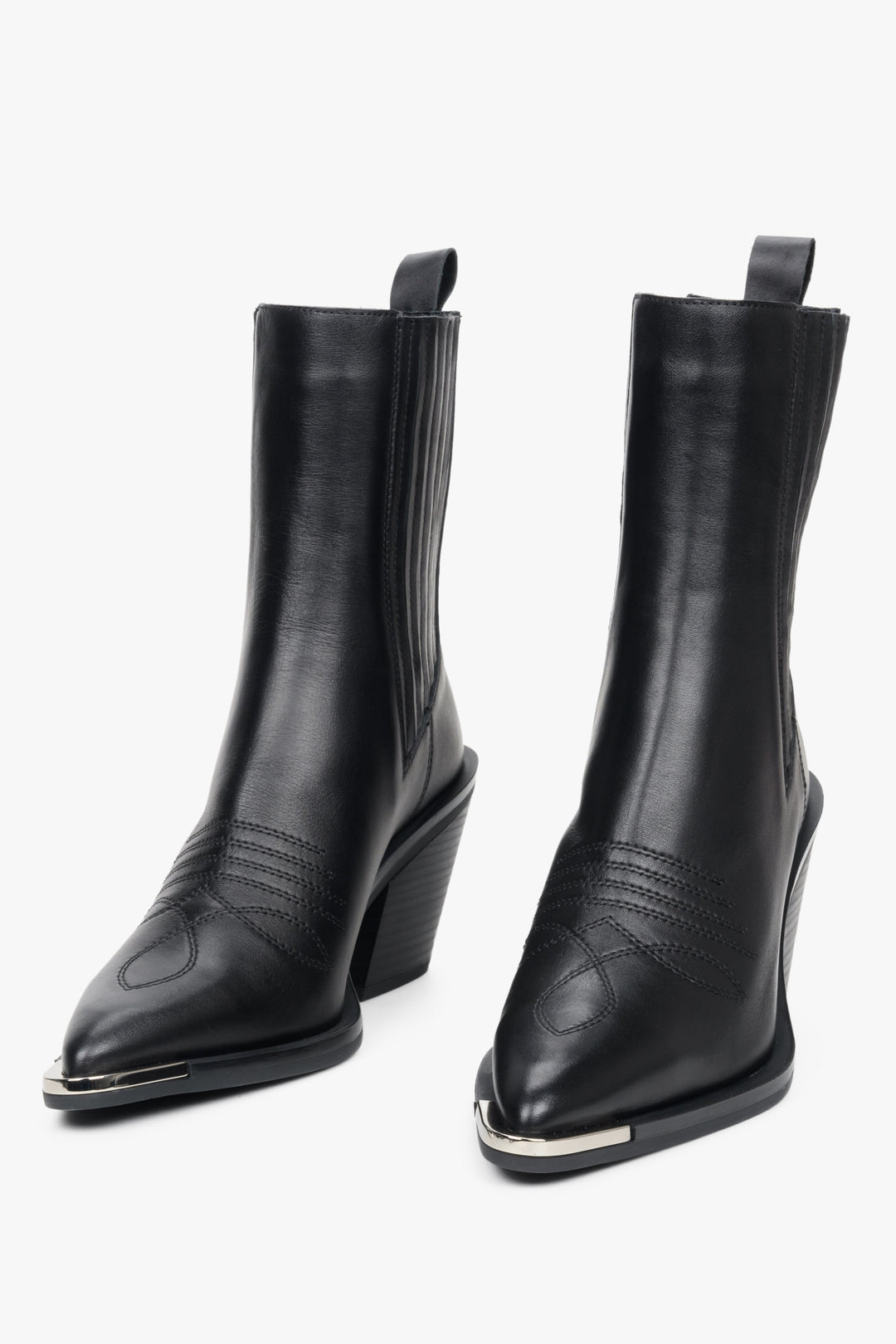 Estro women's elevated cowboy boots made of genuine leather, in black.