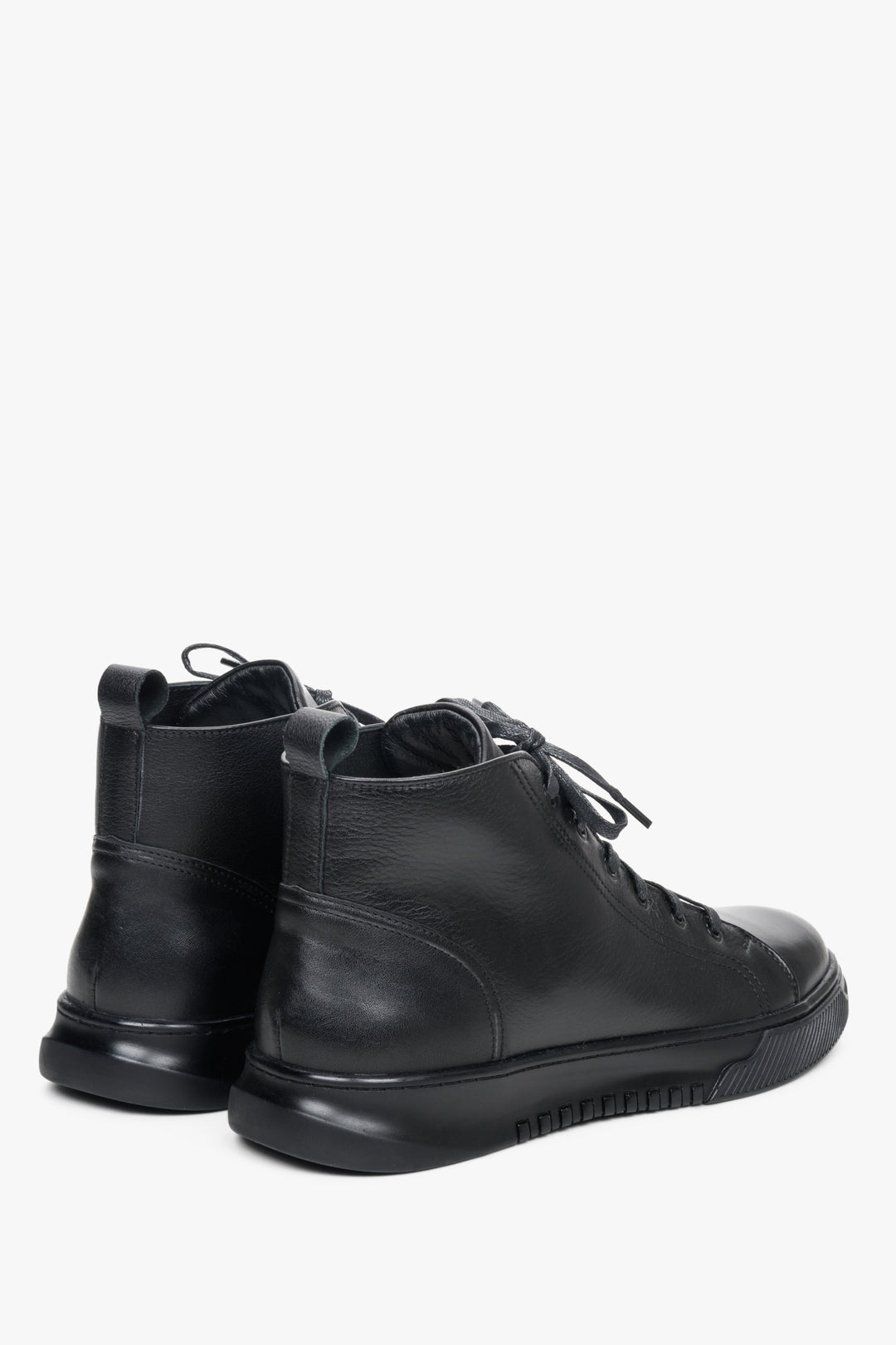 Men's sneakers in black color from natural leather Estro for winter.