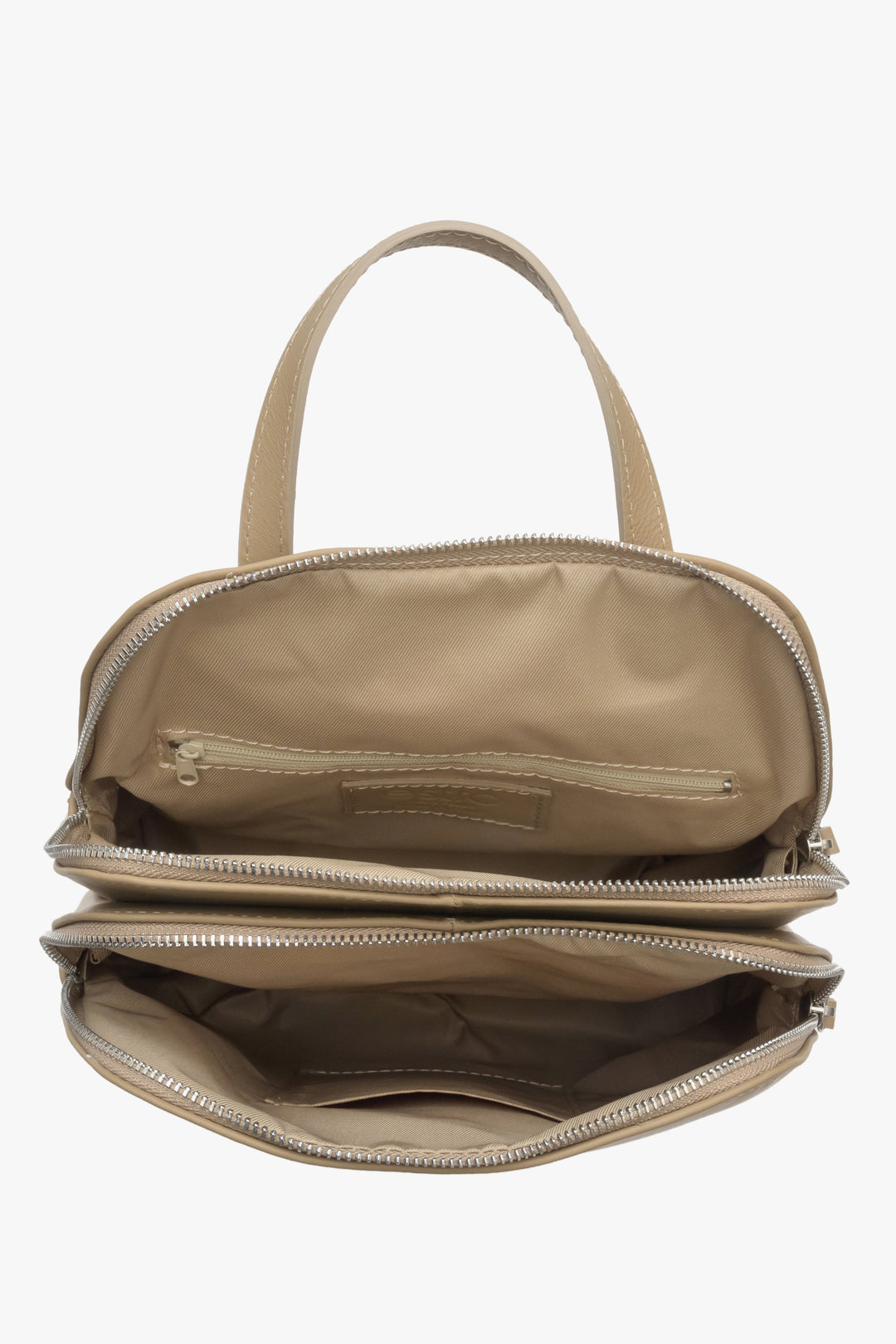 Women's leather beige Estro backpack - close-up on the interior.