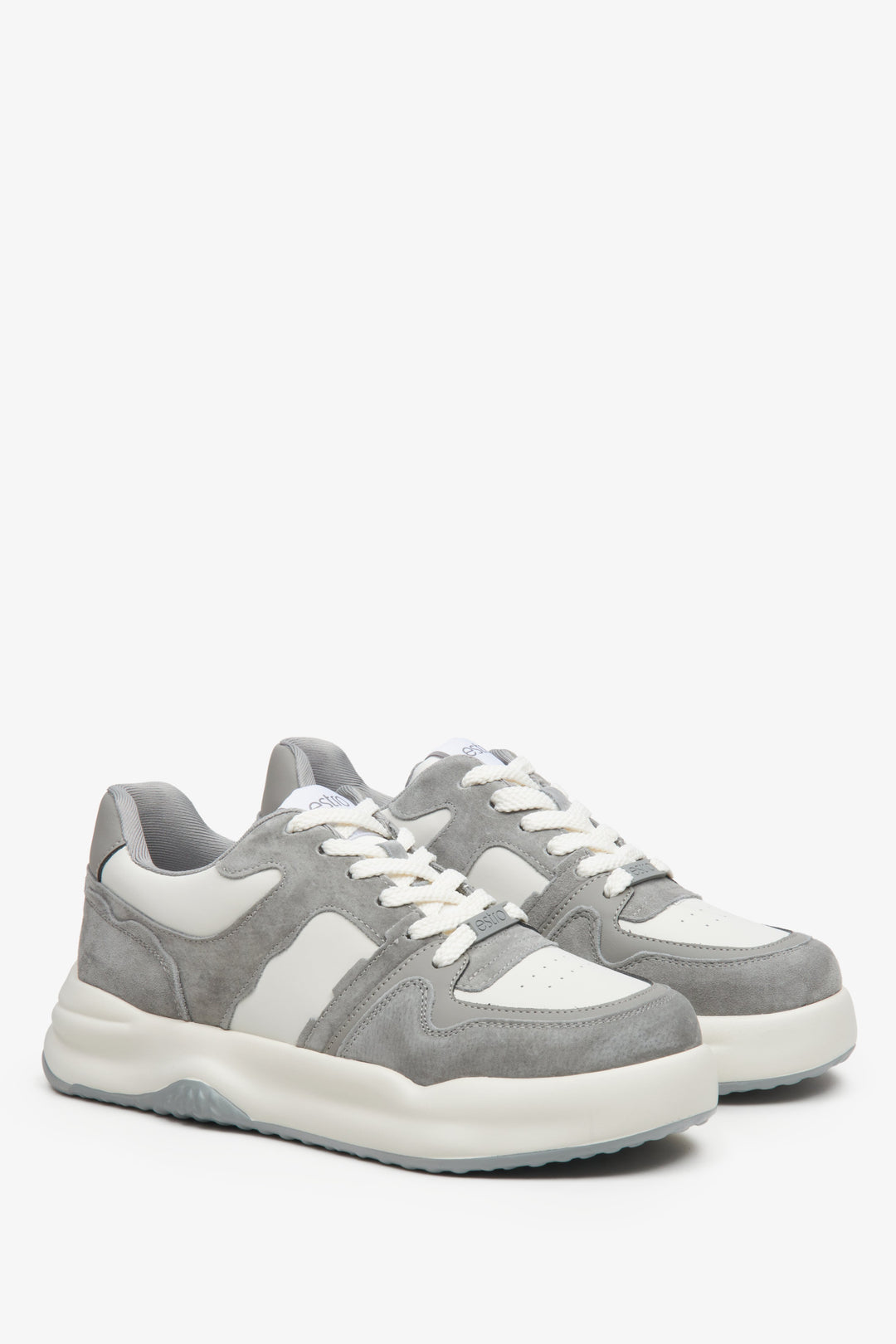 Women's casual sneakers in grey and white Estro - presentation of a shoe toe and sideline.