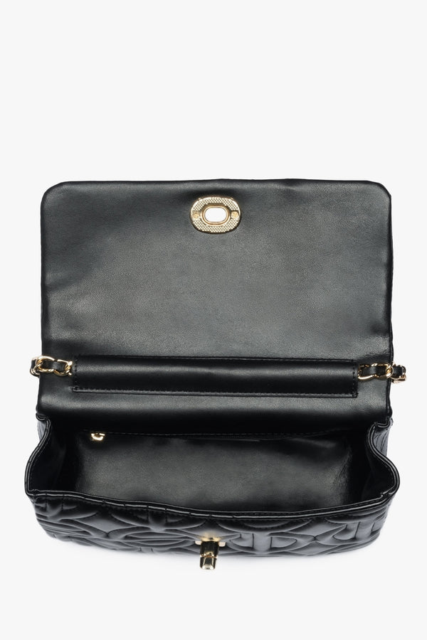 Stylish, women's black handbag Estro made of genuine leather - close-up on details.