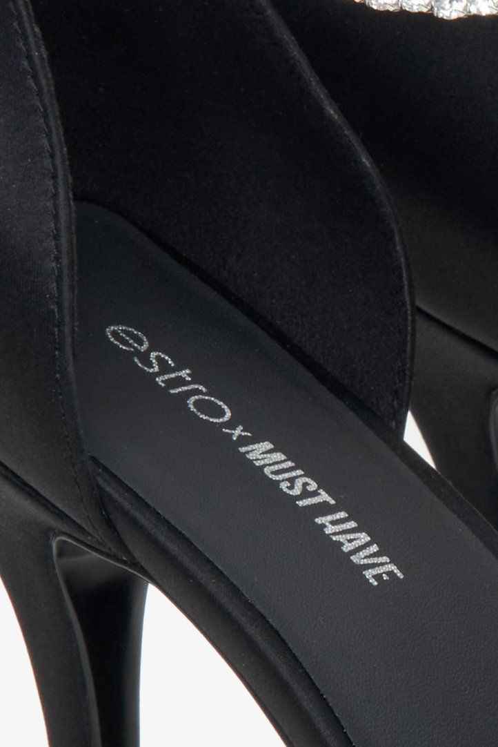Women's black elegant pointed-toe pumps by Estro - MustHave - close-up on the details.