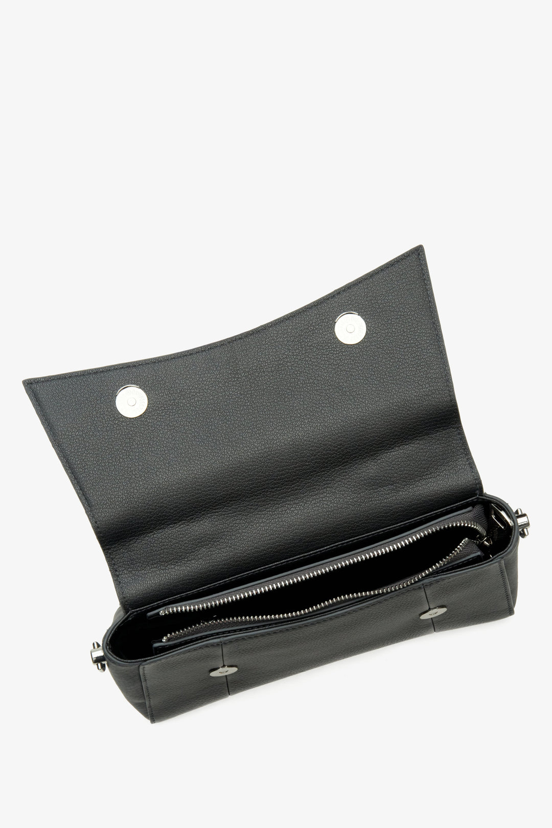 Women's leather, grey shoulder bag by Estro - close-up of the interior.