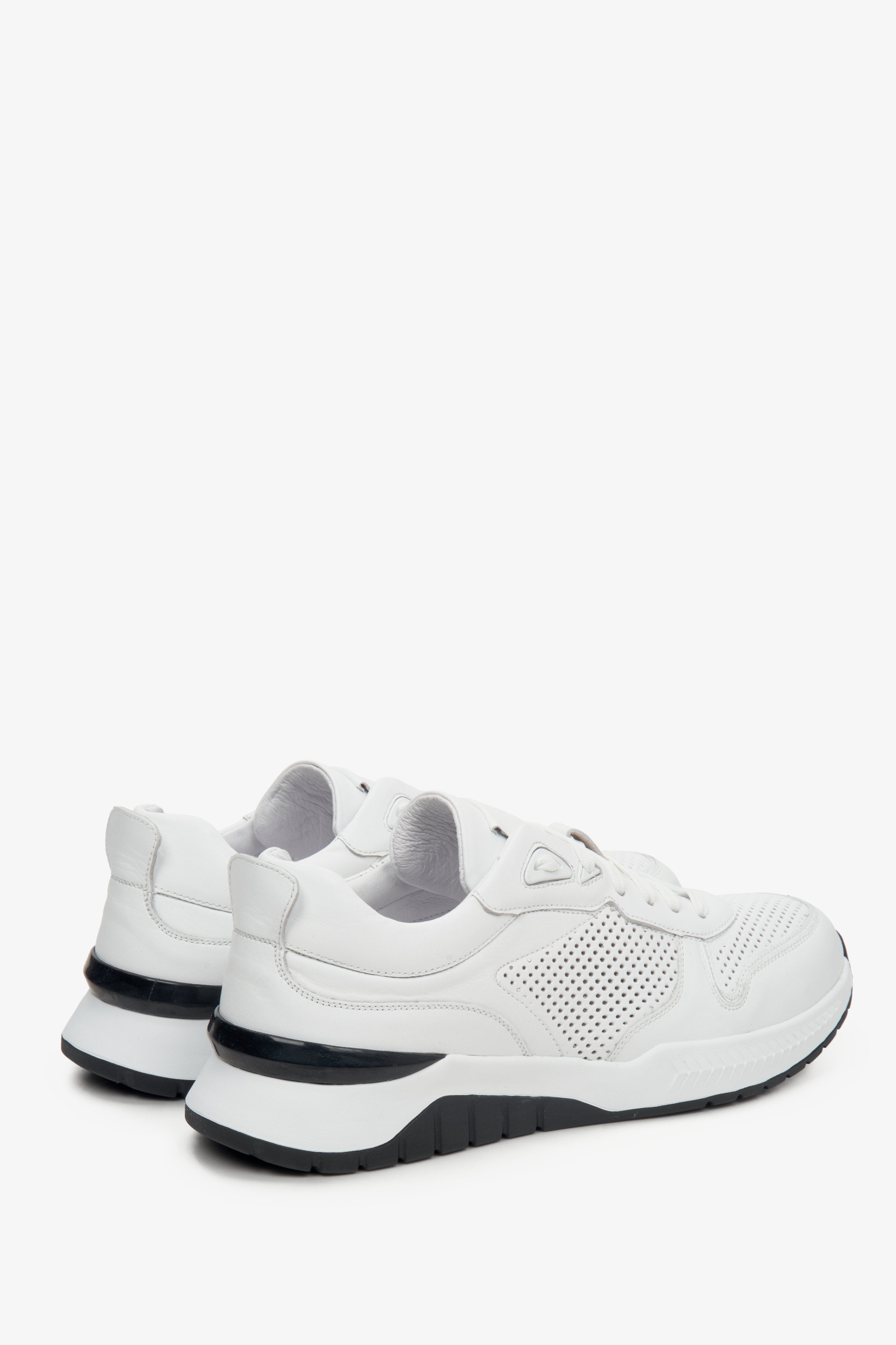 Men's natural leather sneakers in white for fall by Estro.