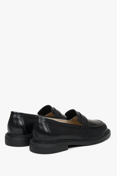 Women's leather loafers in black Estro - a close-up of the heel.