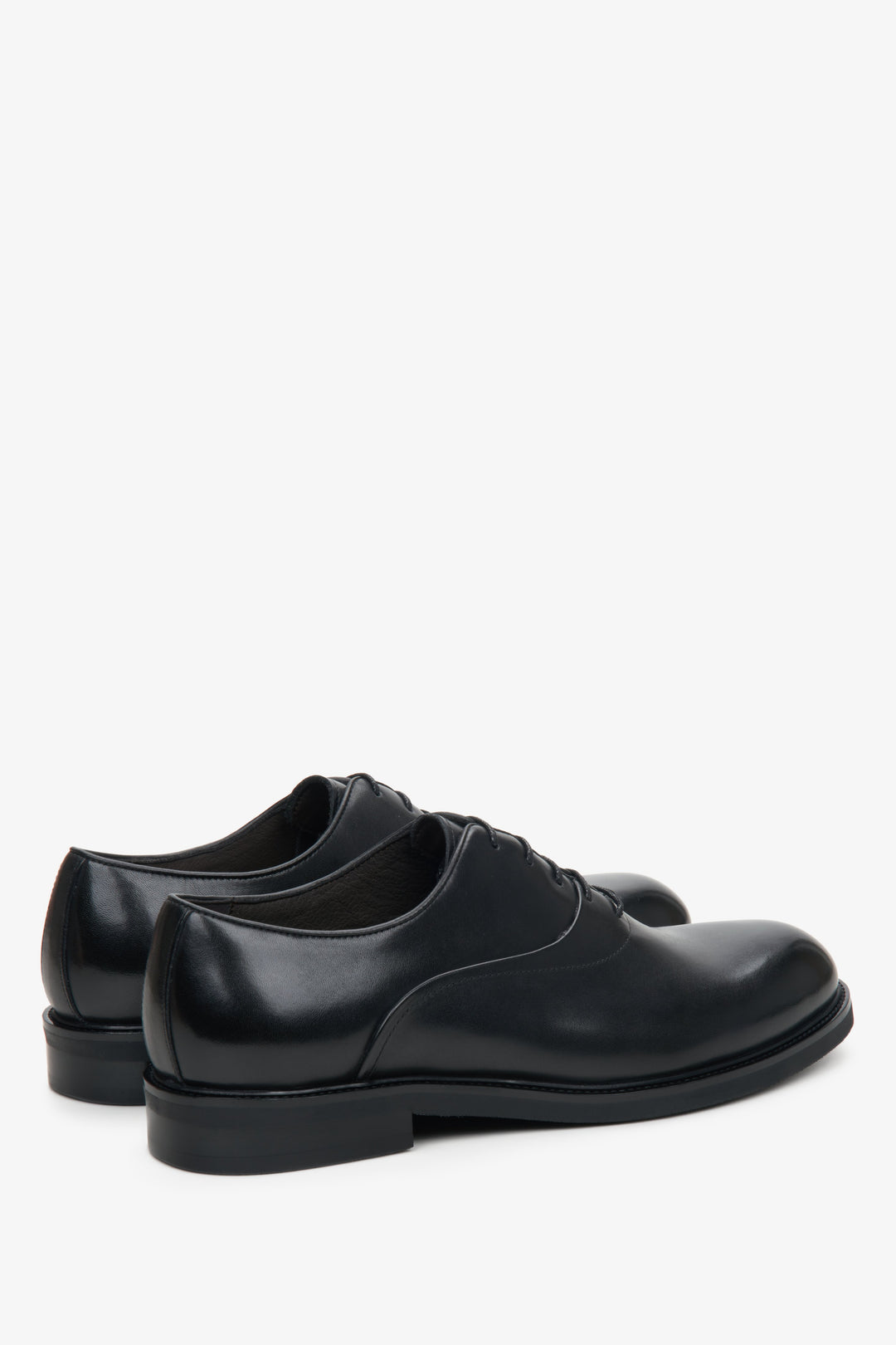 Men's black leather Oxford shoes by Estro - close-up on the side line and heel counter.