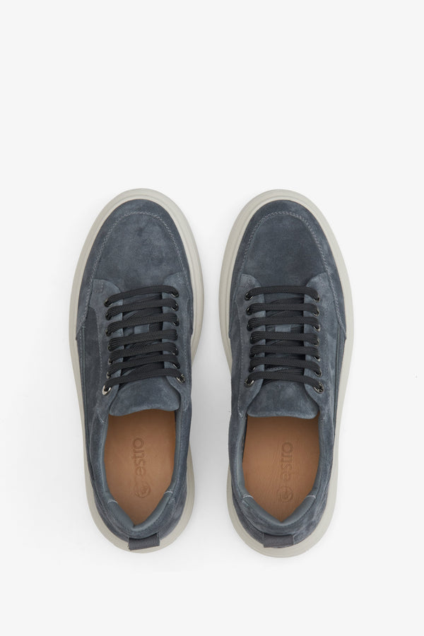 Men's velour sneakers with lacing in blue - presentation of the model from above.