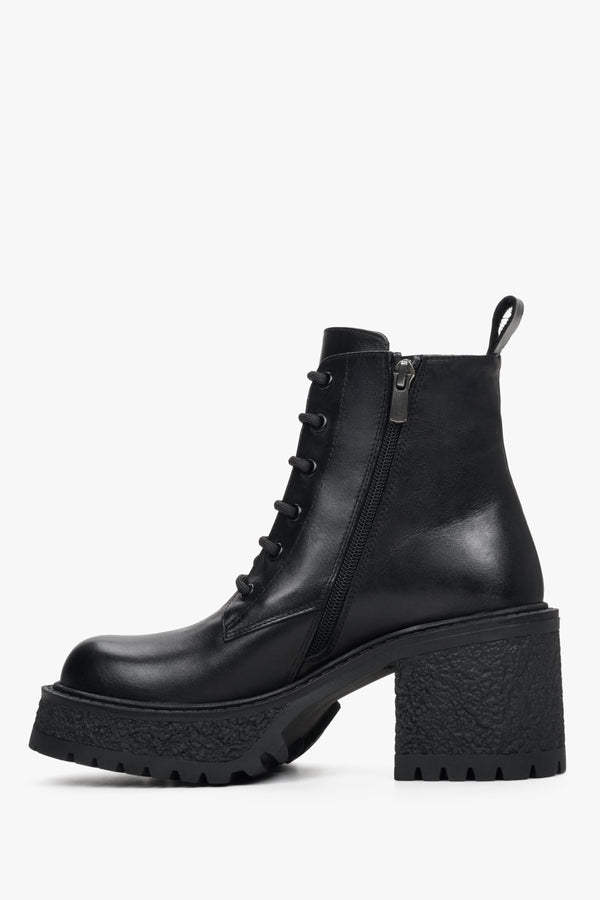 Black leather Estro women's ankle boots with a heel - profile