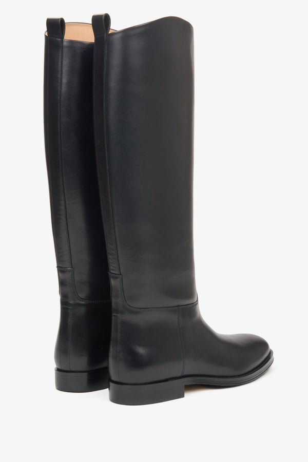 Women's black knee-high boots made of genuine leather with a wide shaft Estro - close-up of the side line and heel.