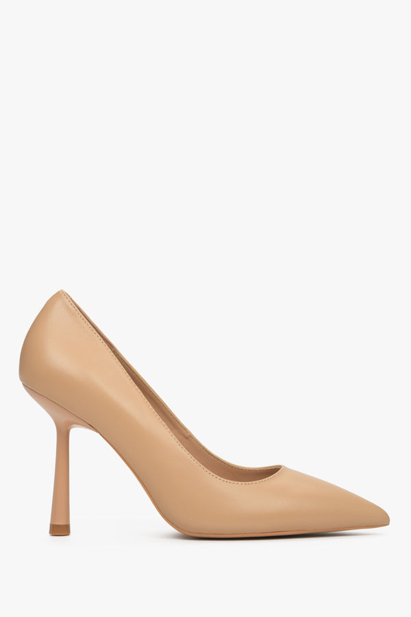 Women's Beige Leather High Heel Pumps Estro ER00113233.
