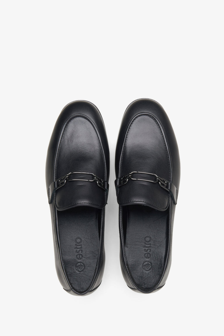 Estro women's black leather loafers with a chain - top view of the model.