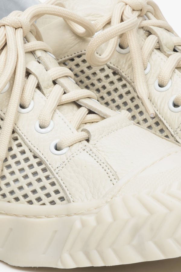 Women's leather perforated sneakers in beige by ES 8 - close-up on details.