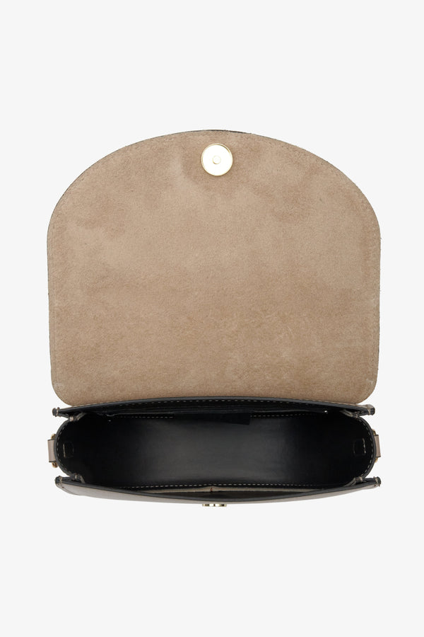 Estro women's beige handbag made from genuine leather in the shape of a horseshoe - close-up of the bag's interior.
