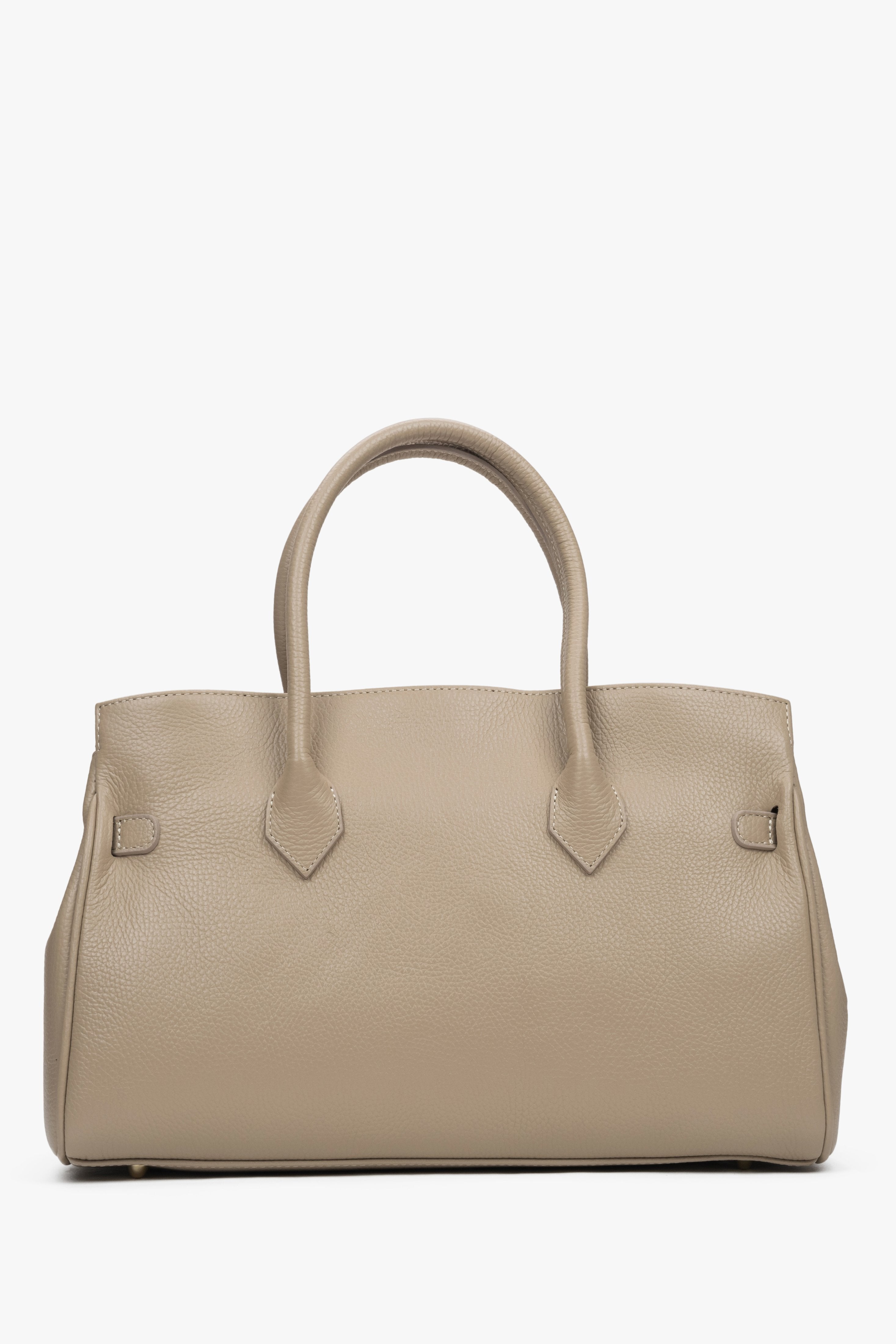 Stylish large beige women's bag made of premium Italian natural leather by Estro - back view.