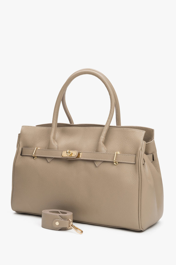 Elegant large beige women's bag made of premium Italian natural leather by Estro.