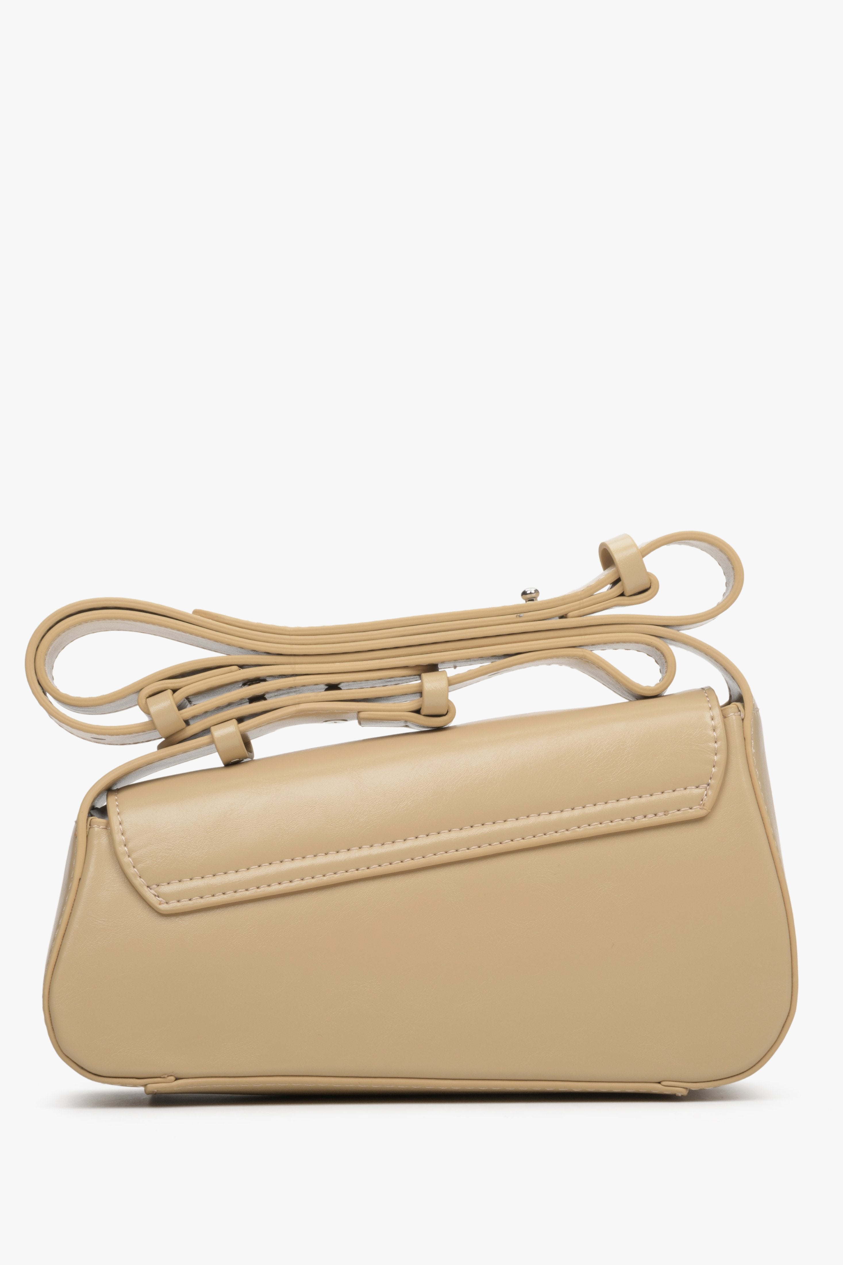 Estro's beige leather baguette bag - reverse side.