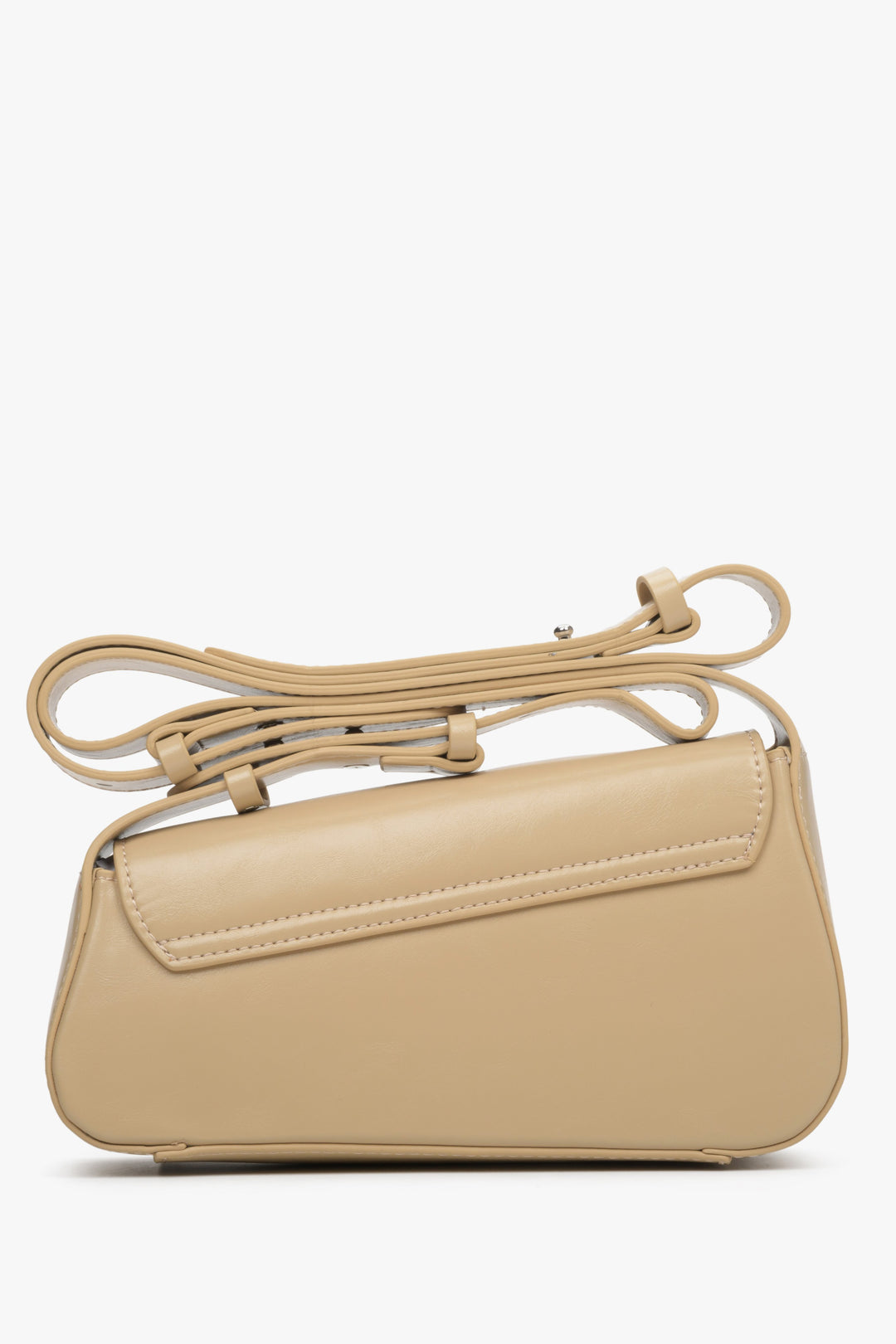 Estro's beige leather bag - reverse side.