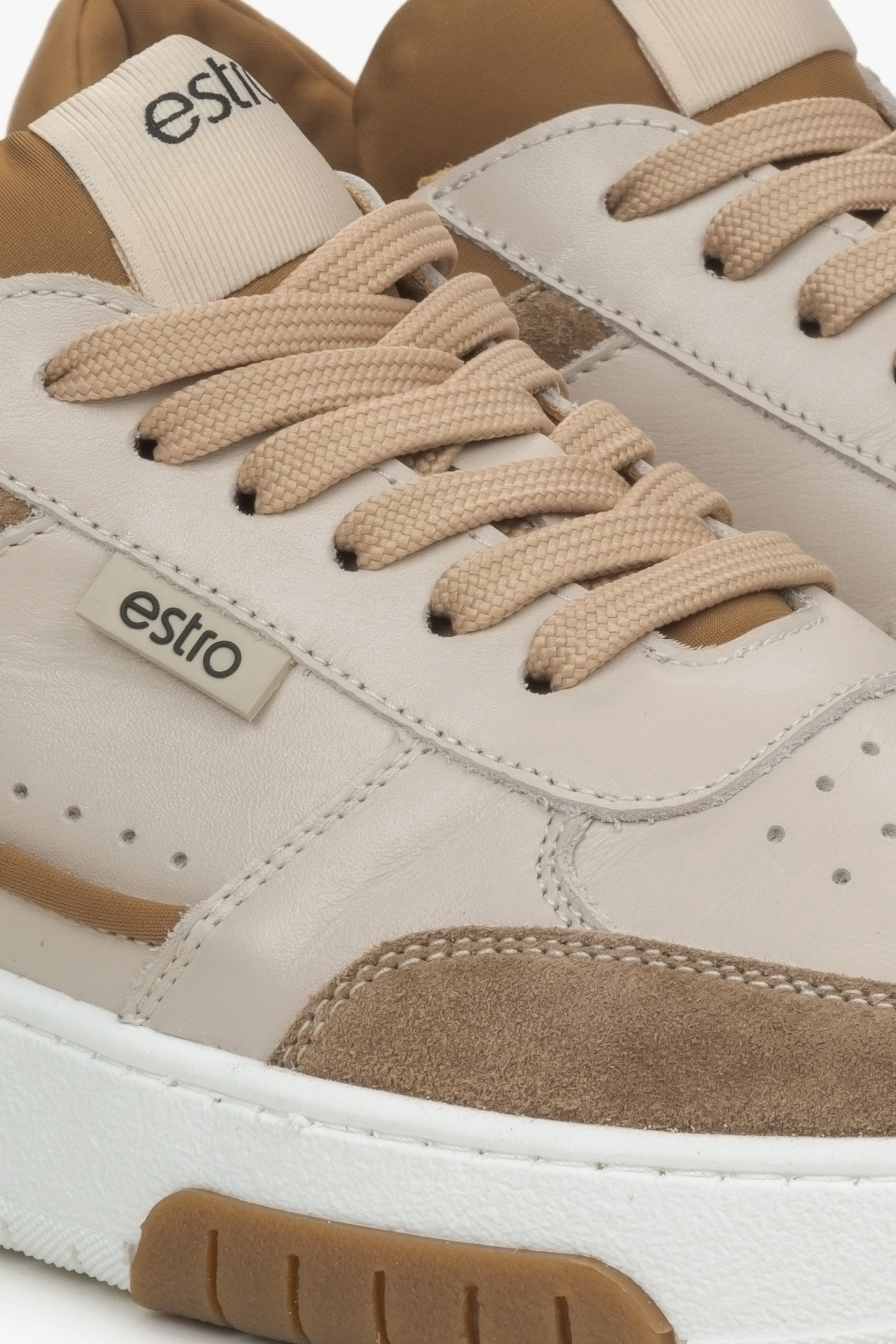 Estro high-top women's sneakers - close-up of the details.