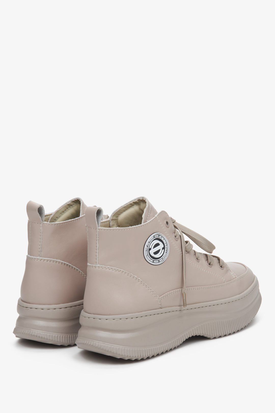 Women's beige leather high-top sneakers Estro - close-up on heel counter.