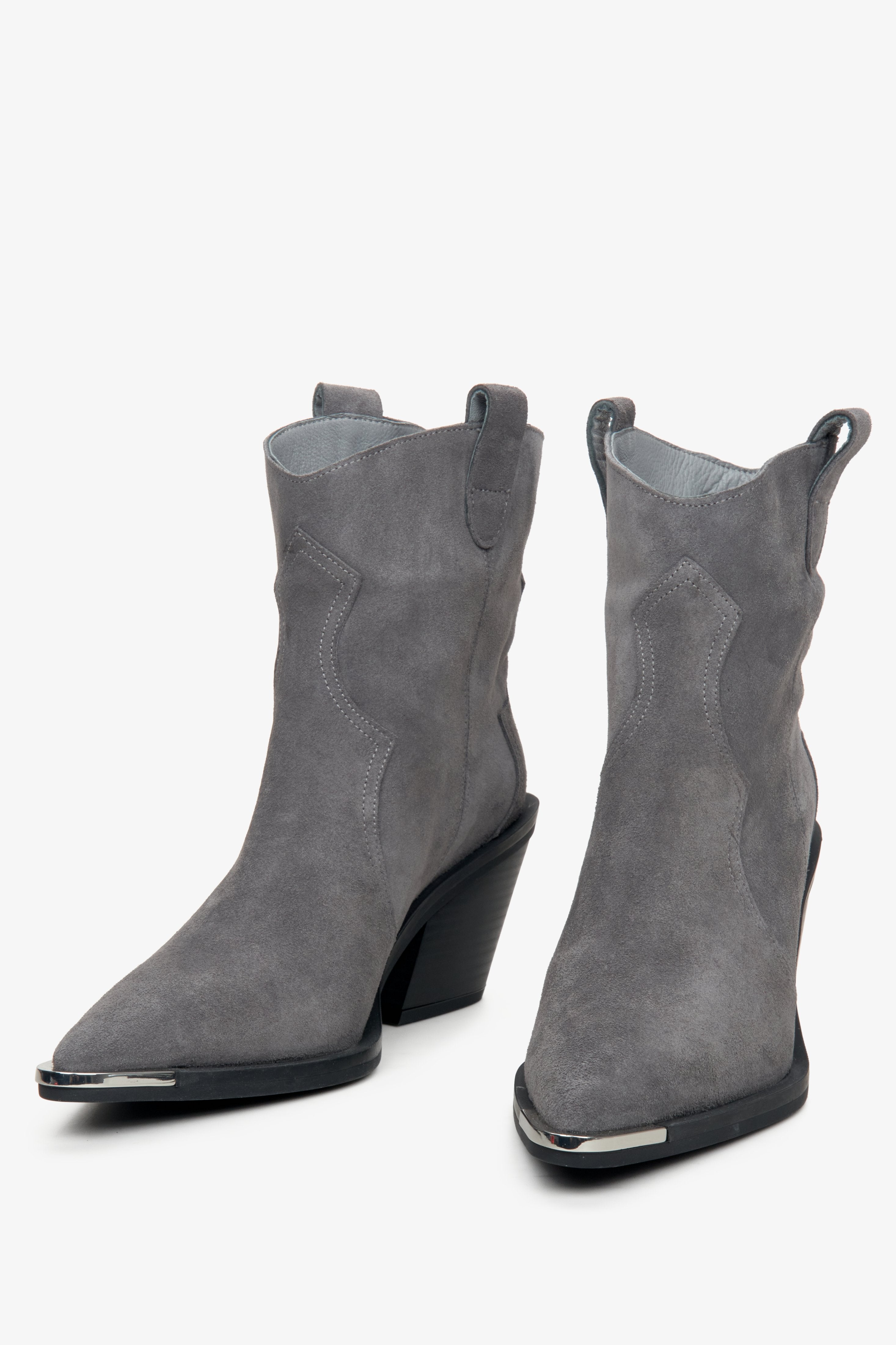 Elegant cowboy boots in grey made of genuine suede Estro.