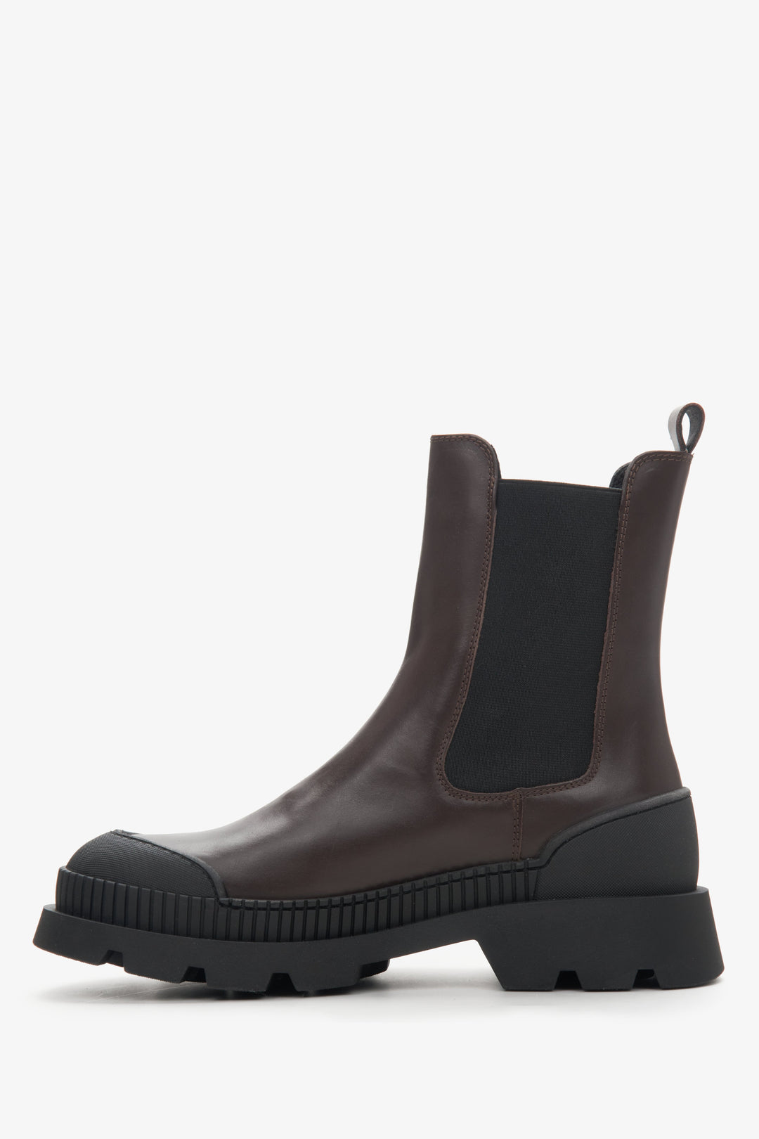 Brown and black Estro women's Chelsea boots made of genuine leather - shoe profile.