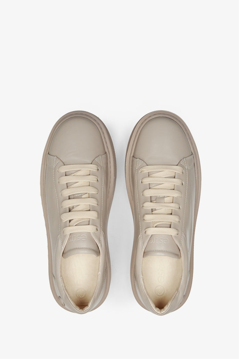 Genuine leather women's sneakers in beige by Estro - presentation of the footwear from above.