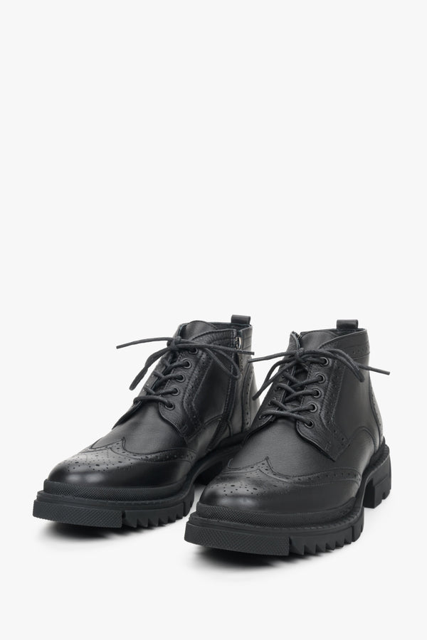 Tall Estro men's boots made from genuine black leather.