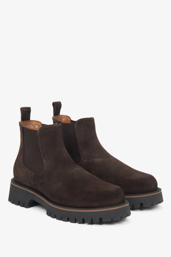 Dark brown women's Chelsea boots, premium quality, made from Italian natural velour by Estro.