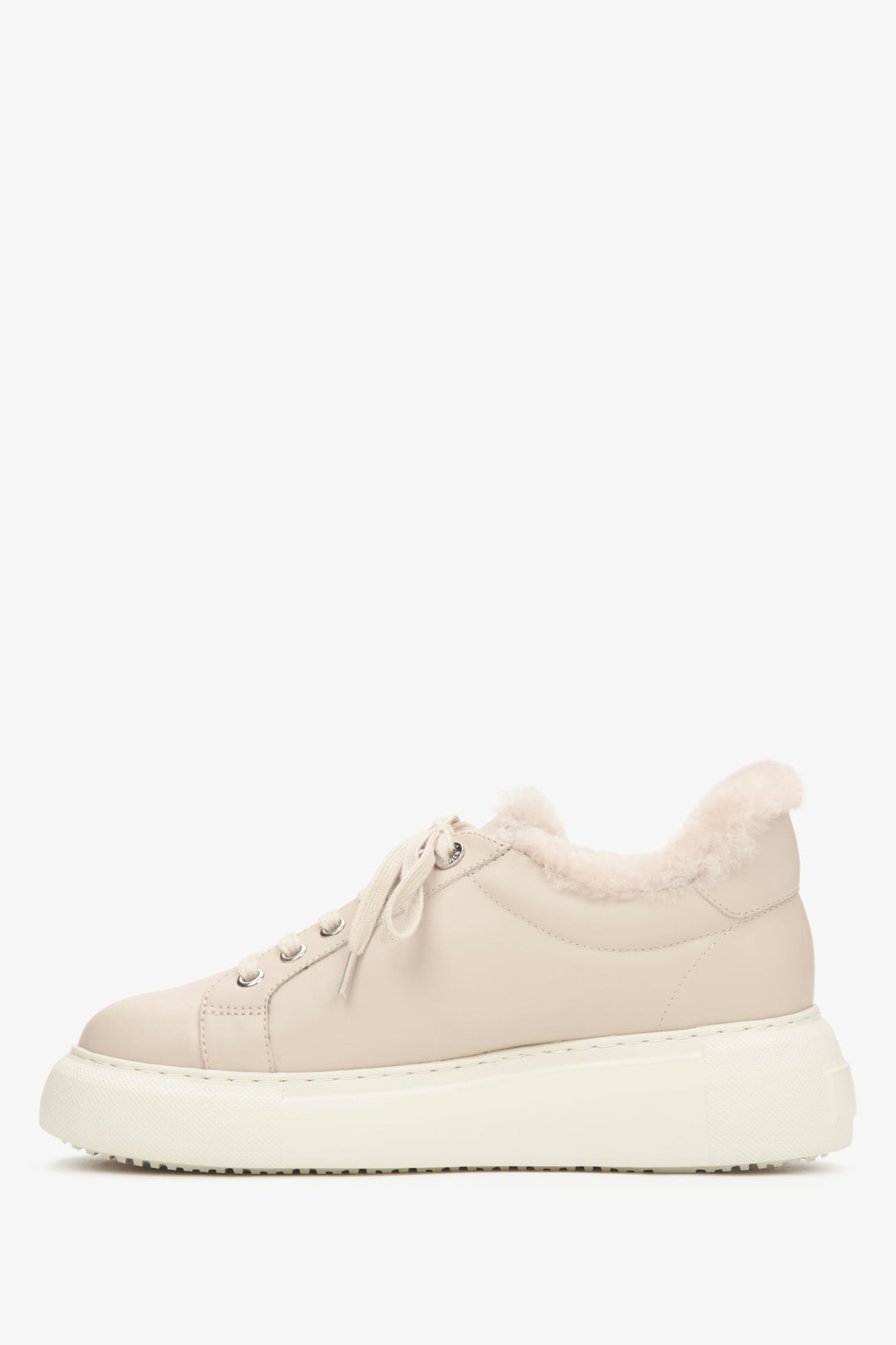 Estro Women's Light Beige Low-Top Winter Sneakers with Cozy Fur Lining - shoe sideline.