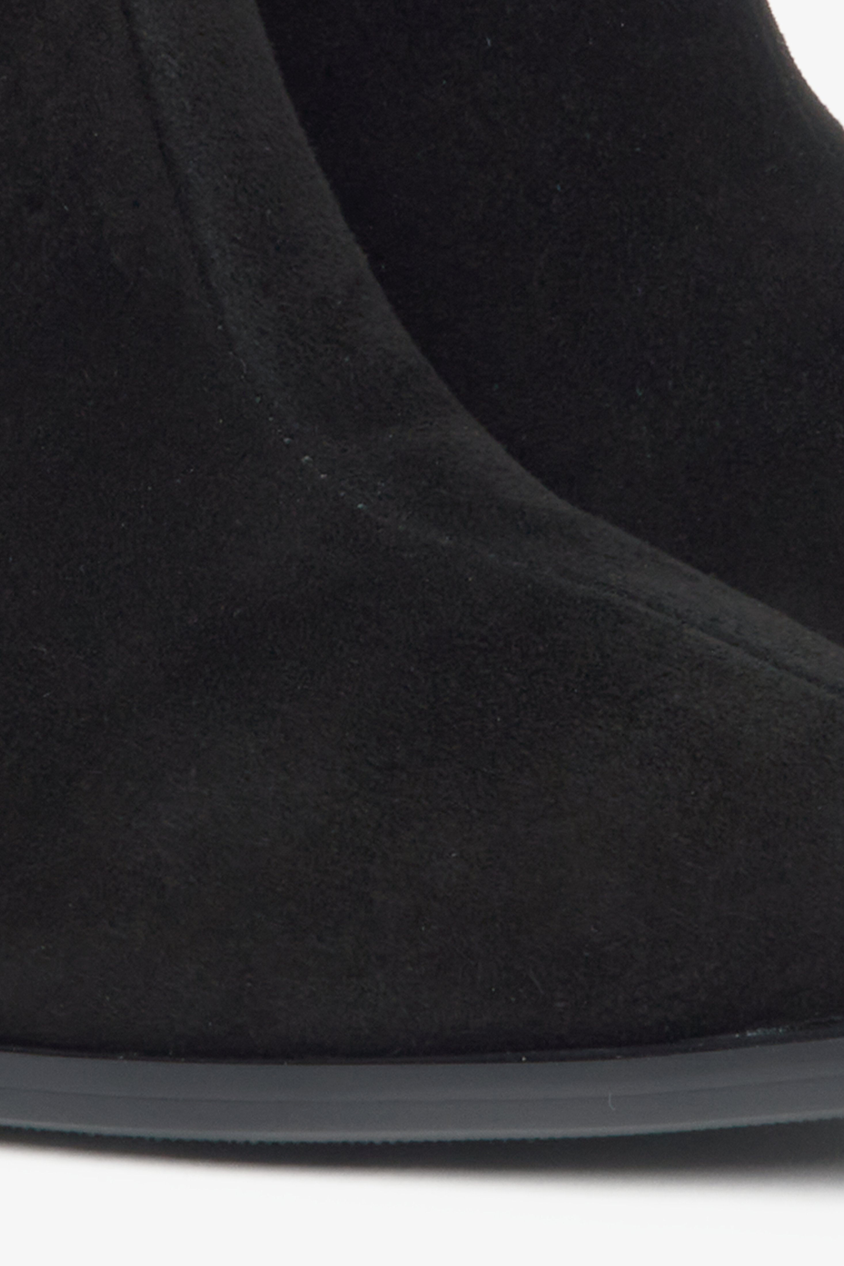 Black velour women's ankle boots with a high heel and insulation by Estro - close-up of the details.