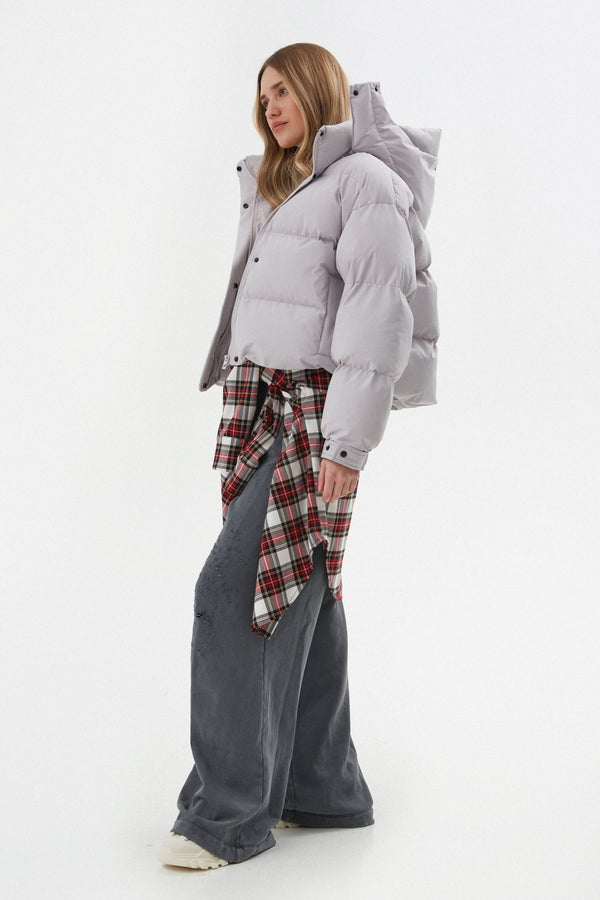 Grey short women's puffer jacket Estro - side view.