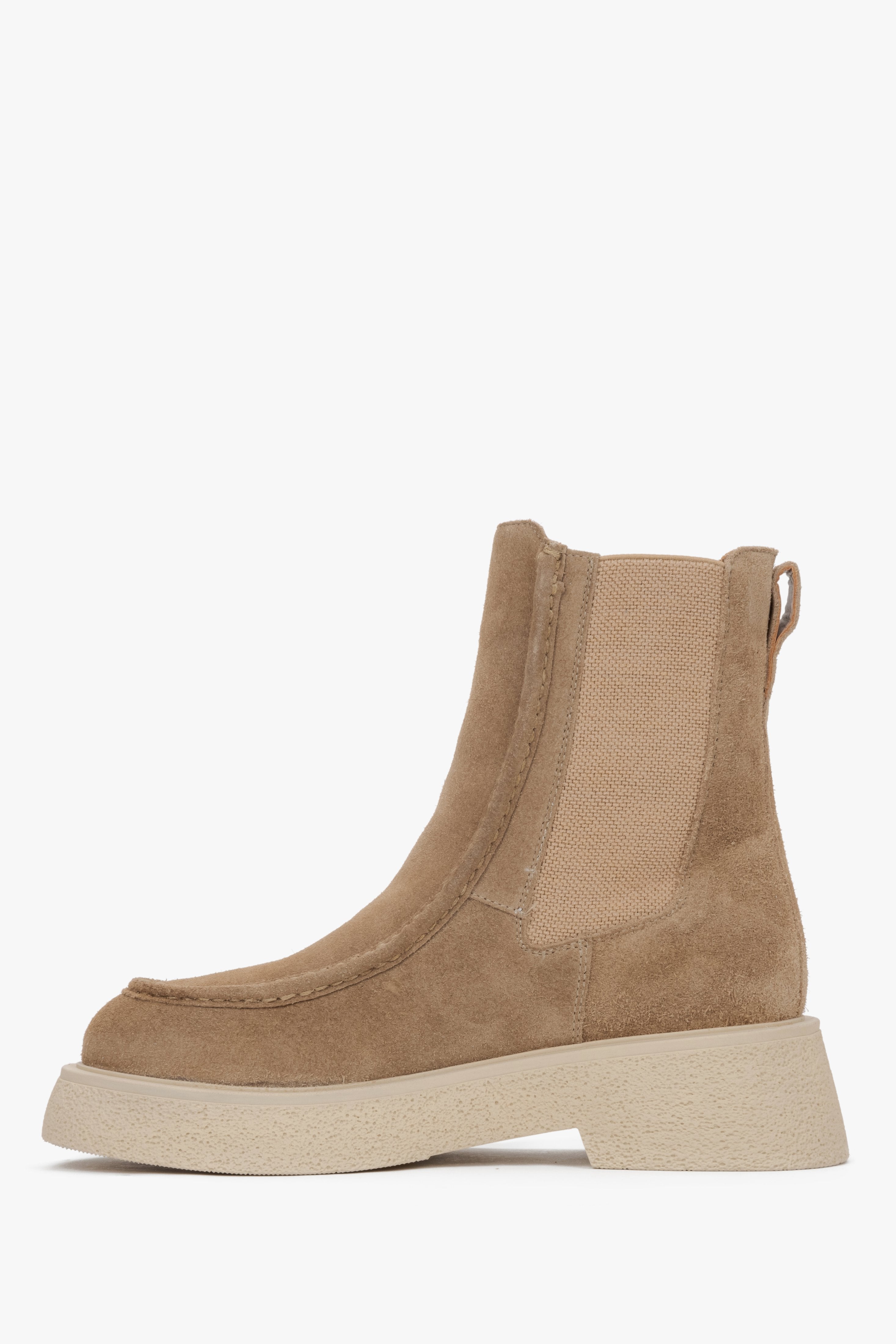 Beige women's chelsea boots made of premium Italian velour Estro - profile view.