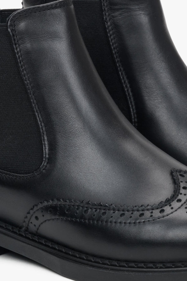 Black leather women's Chelsea boots by Estro - details.