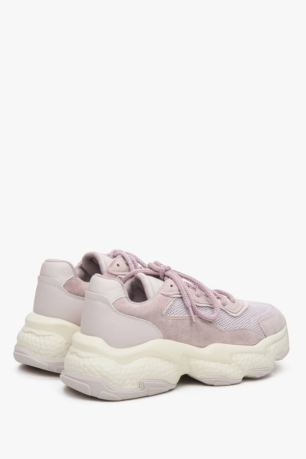 Light violet suede and textile women's sneakers ES 8 with lacing - close-up on the heel and side line of the shoes.