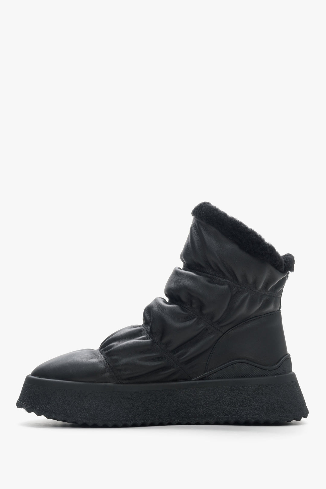 Women's black snow boots with fur lining Estro - shoe profile.