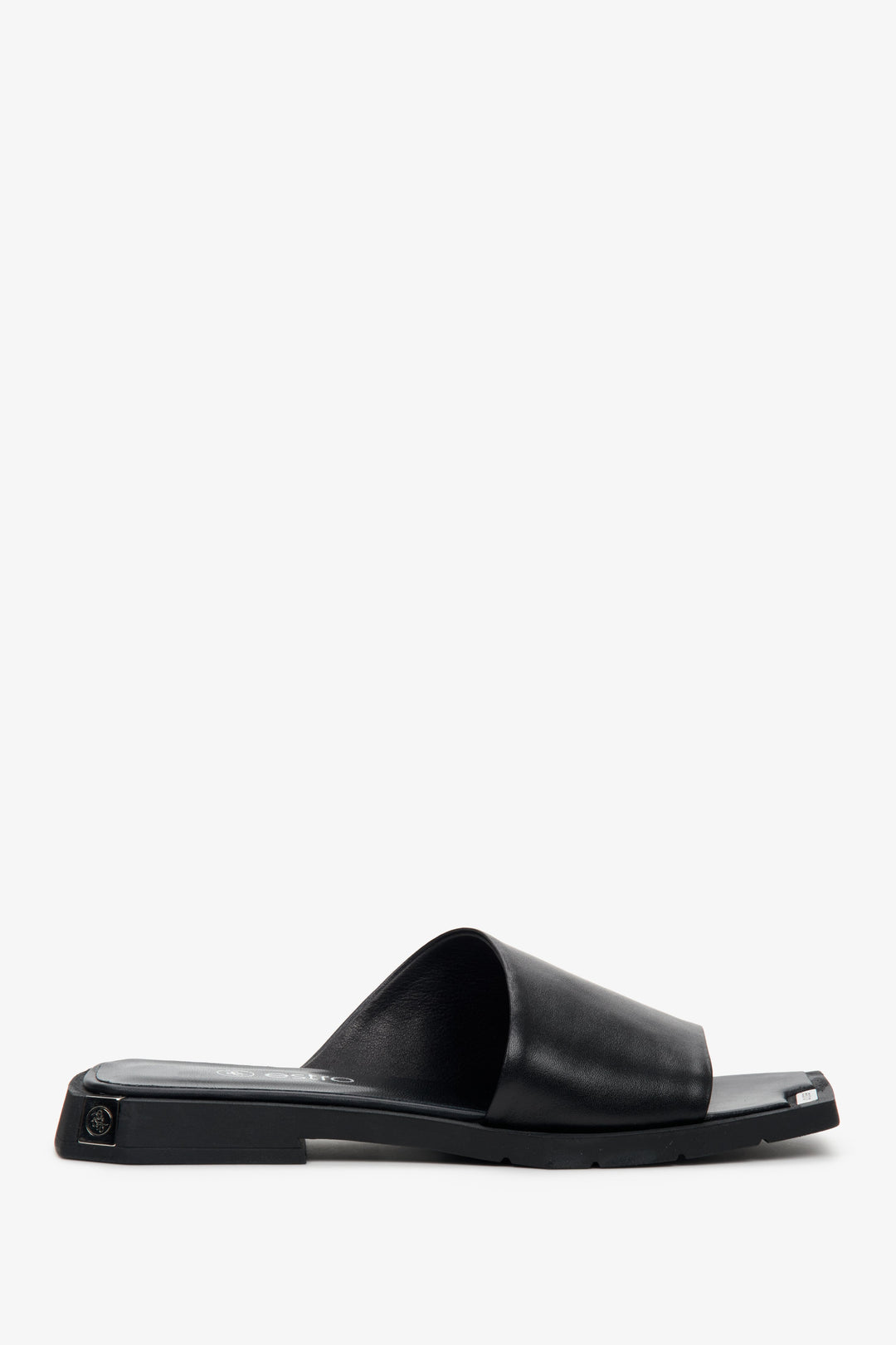 Women's flat mules for summer in black Estro made of natural leather - presentation of the tip and sideline of the shoes.